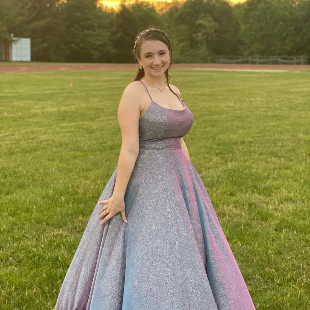 Beautiful prom dress! Shimmers in light. - Picture 6 of 6